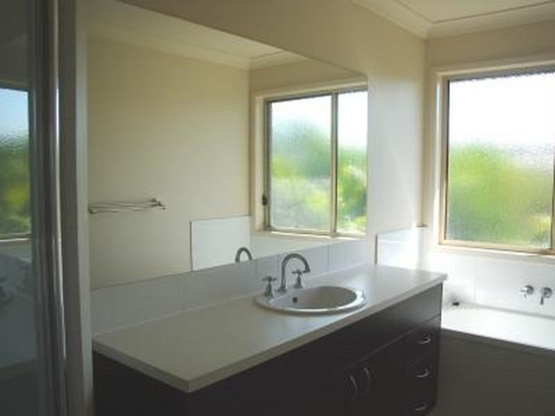 2 Alford Lane, Pacific Pines QLD 4211