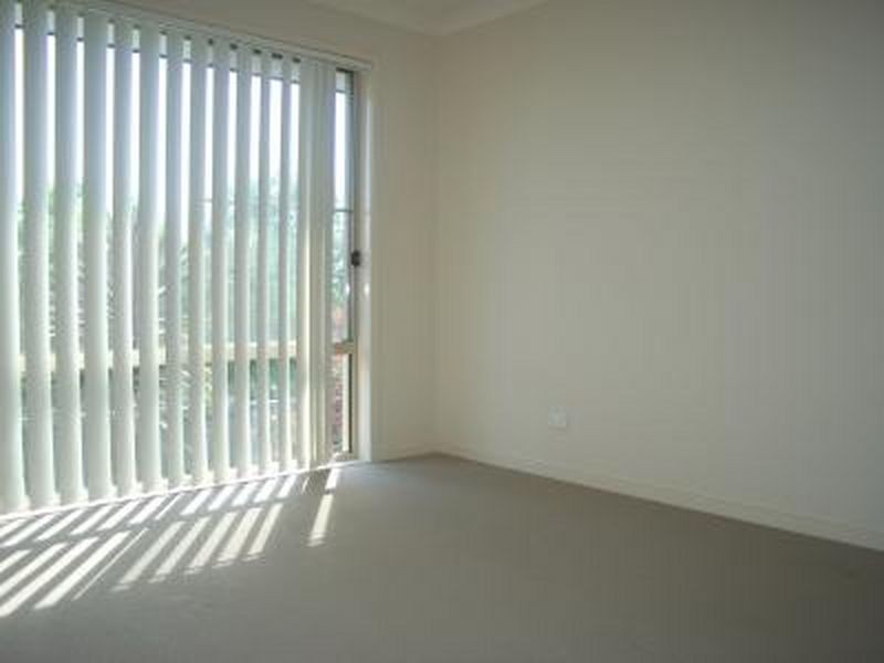 2 Alford Lane, Pacific Pines QLD 4211