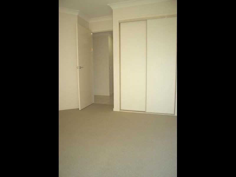 2 Alford Lane, Pacific Pines QLD 4211