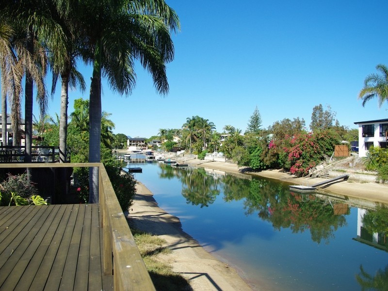 3 Summerland Key, Broadbeach Waters QLD 4218