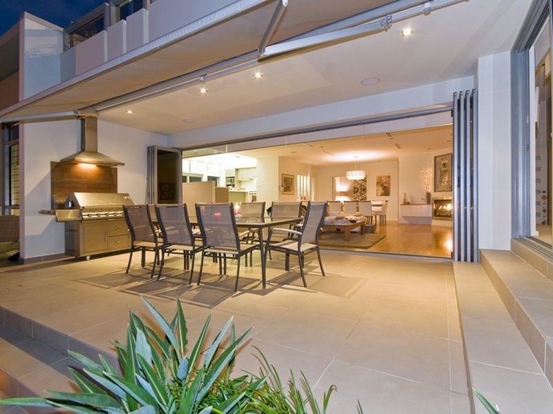 16 Hedges Avenue, Mermaid Beach QLD 4218