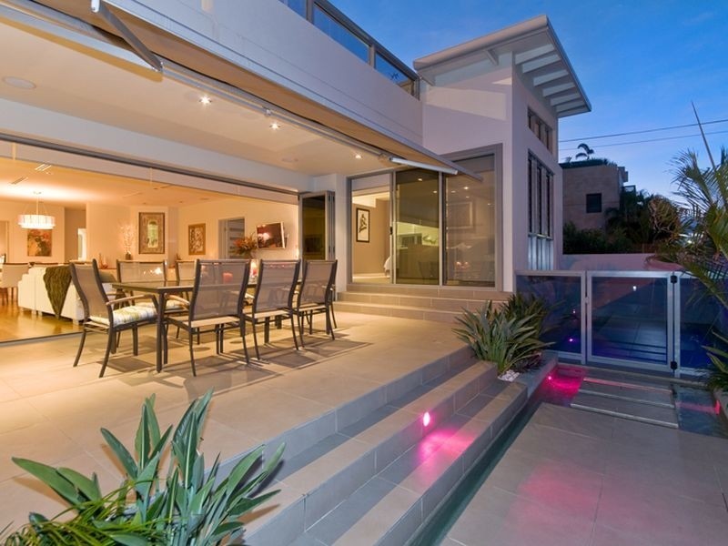 16 Hedges Avenue, Mermaid Beach QLD 4218