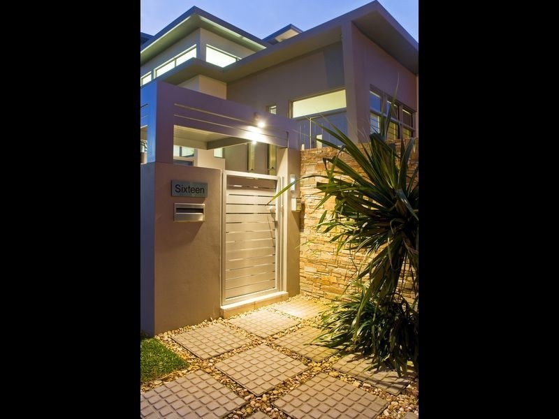 16 Hedges Avenue, Mermaid Beach QLD 4218