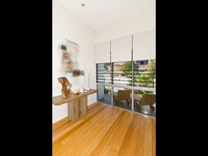16 Hedges Avenue, Mermaid Beach QLD 4218
