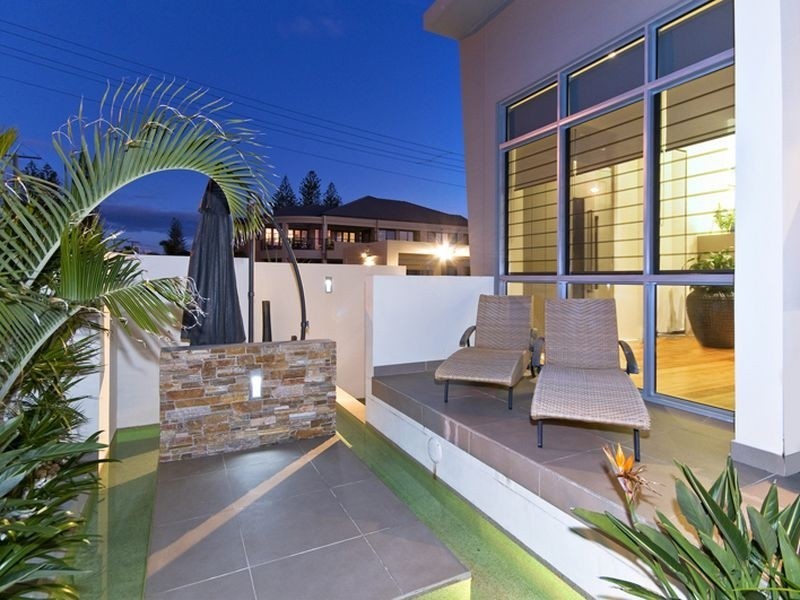 16 Hedges Avenue, Mermaid Beach QLD 4218