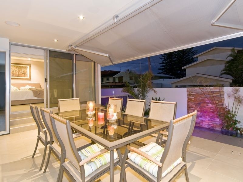 16 Hedges Avenue, Mermaid Beach QLD 4218