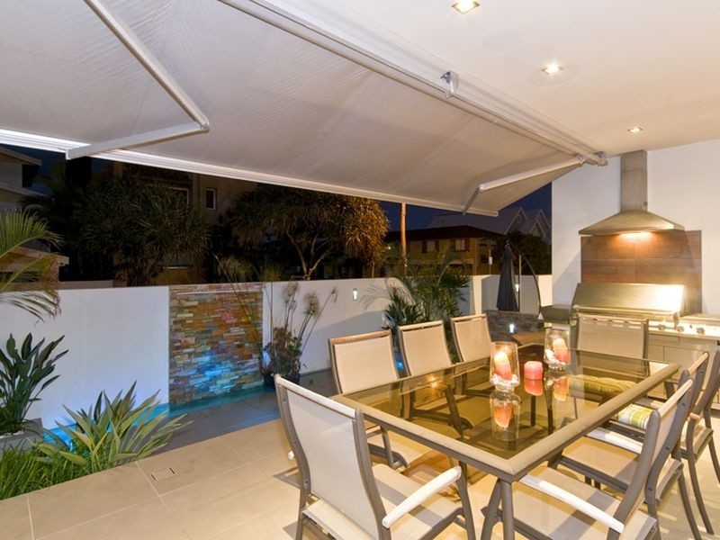 16 Hedges Avenue, Mermaid Beach QLD 4218
