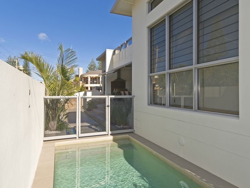 16 Hedges Avenue, Mermaid Beach QLD 4218