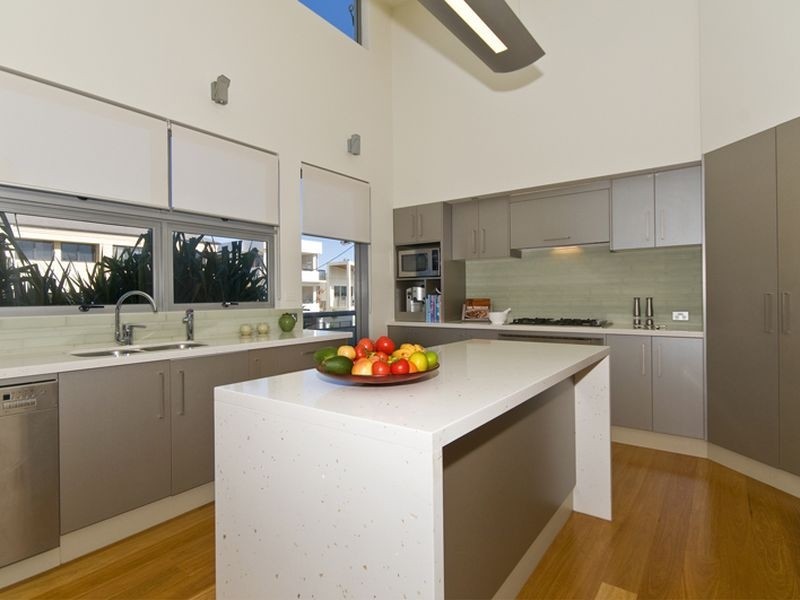 16 Hedges Avenue, Mermaid Beach QLD 4218