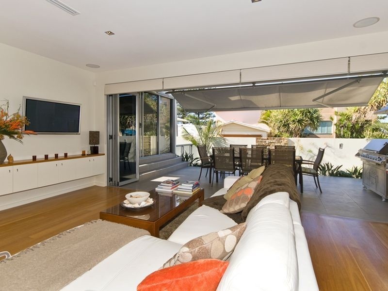 16 Hedges Avenue, Mermaid Beach QLD 4218