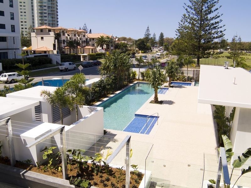 31/25 Surf Parade, Broadbeach QLD 4218
