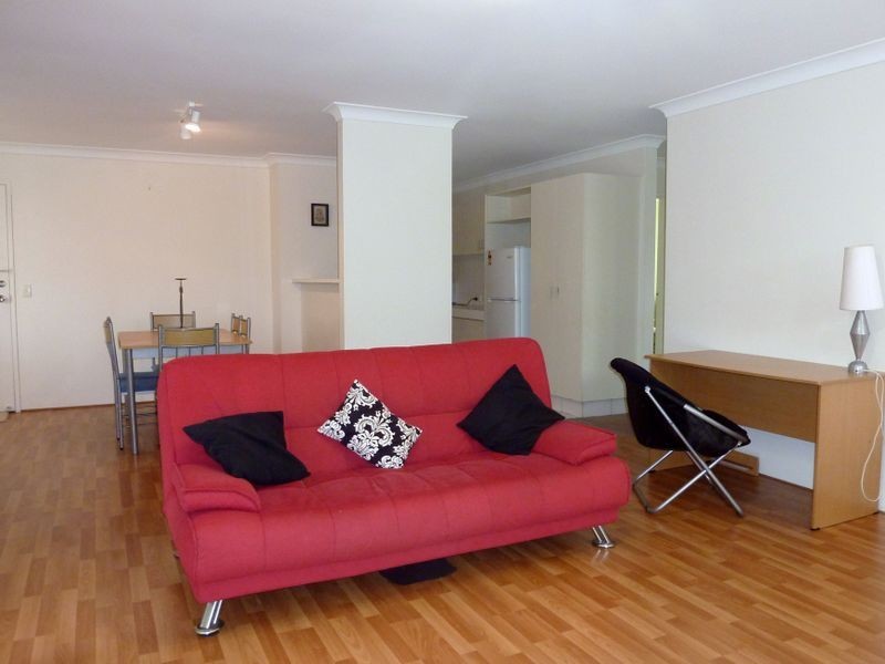 4/44 Oceanic Drive, Mermaid Waters QLD 4218