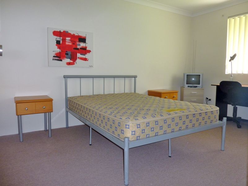 4/44 Oceanic Drive, Mermaid Waters QLD 4218