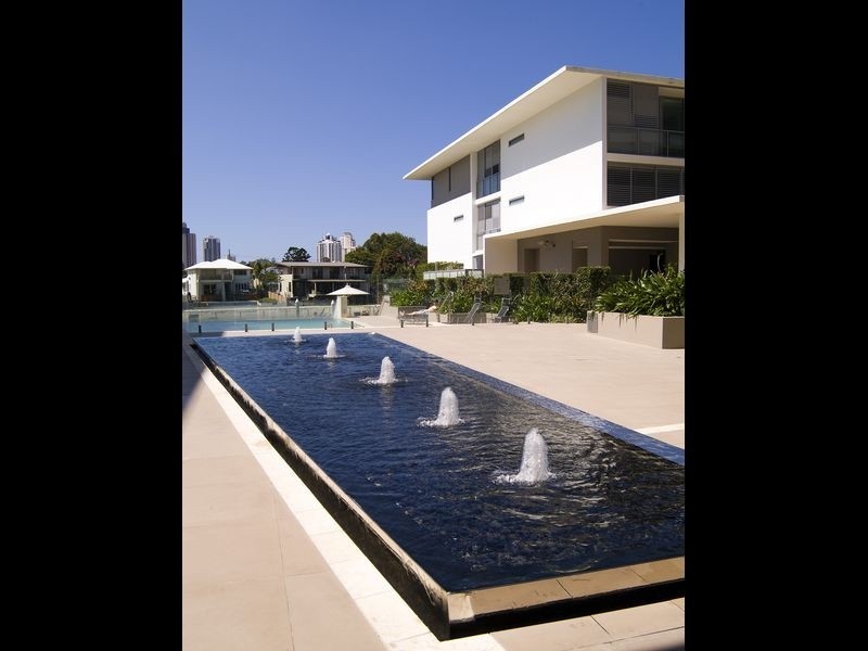 1/33 T E Peters Drive, Broadbeach QLD 4218