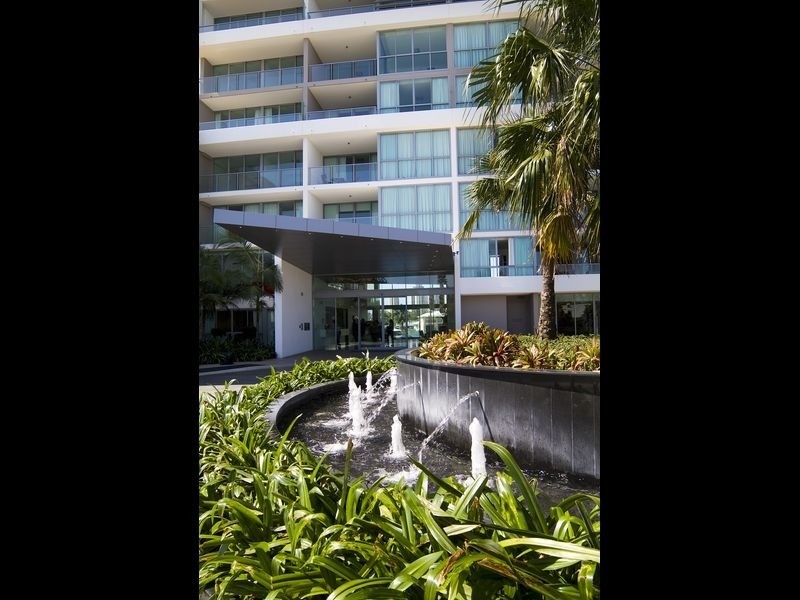 1/33 T E Peters Drive, Broadbeach QLD 4218