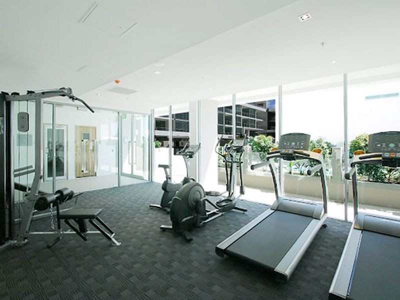 2/33 T E Peters Drive, Broadbeach QLD 4218