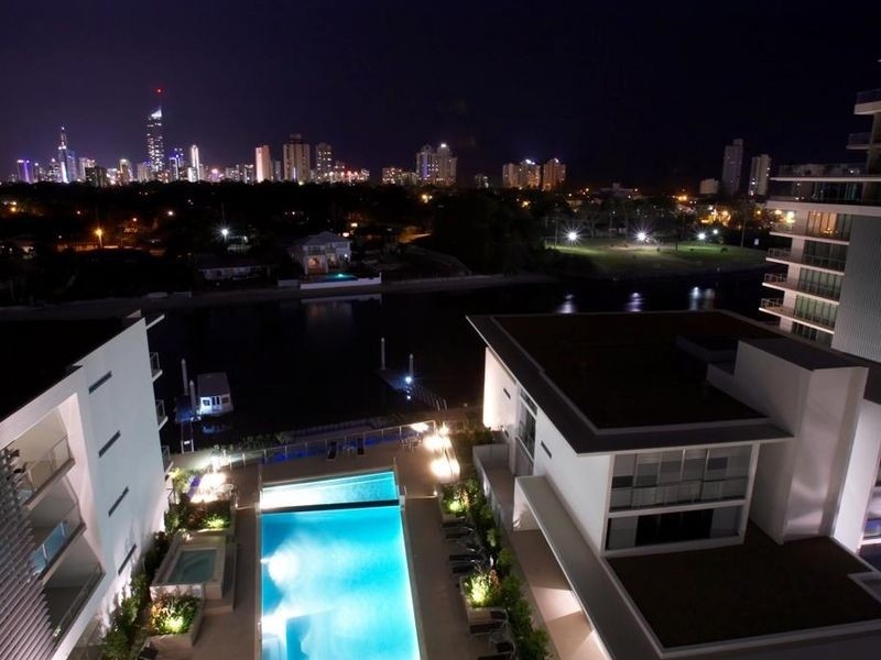 2/33 T E Peters Drive, Broadbeach QLD 4218