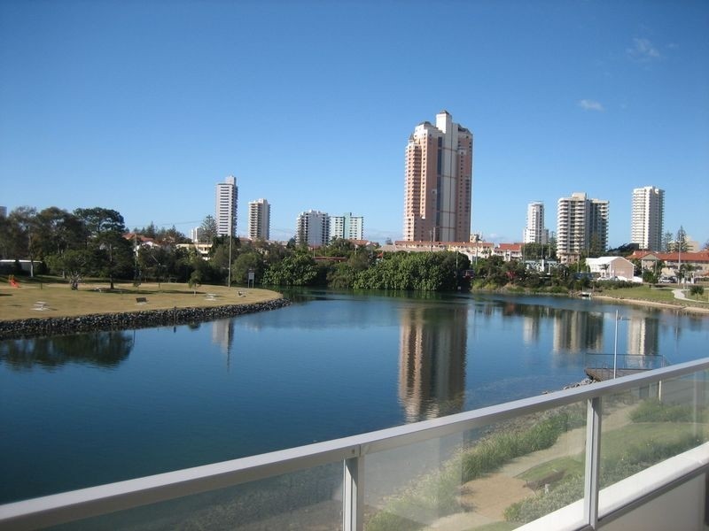 3/33 T E Peters Drive, Broadbeach QLD 4218