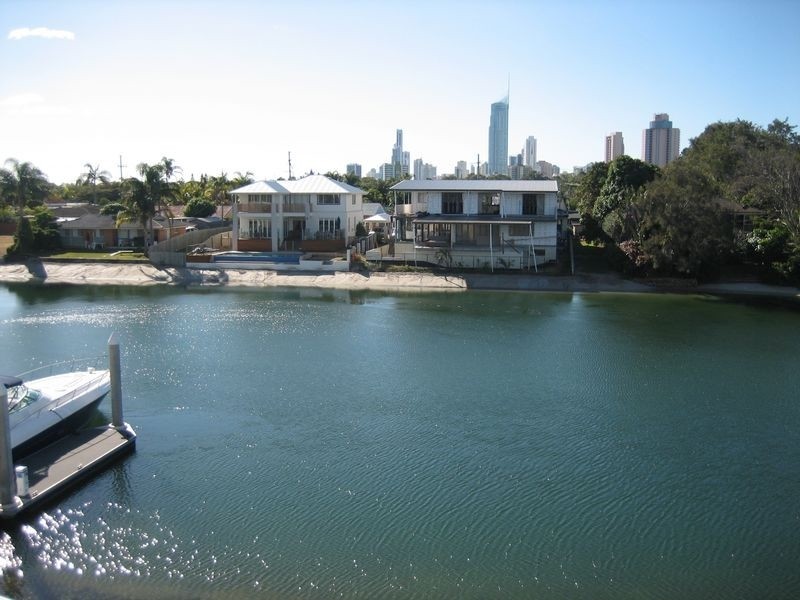 3/33 T E Peters Drive, Broadbeach QLD 4218