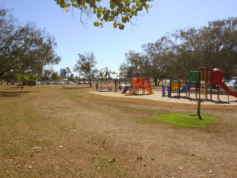 32/106 Marine Parade, Southport QLD 4215