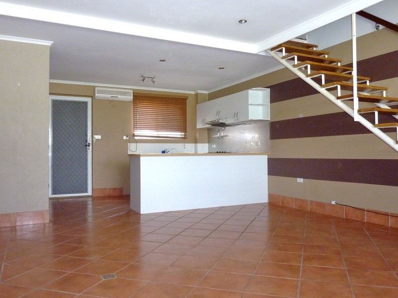 2/28 Peerless Avenue, Mermaid Beach QLD 4218
