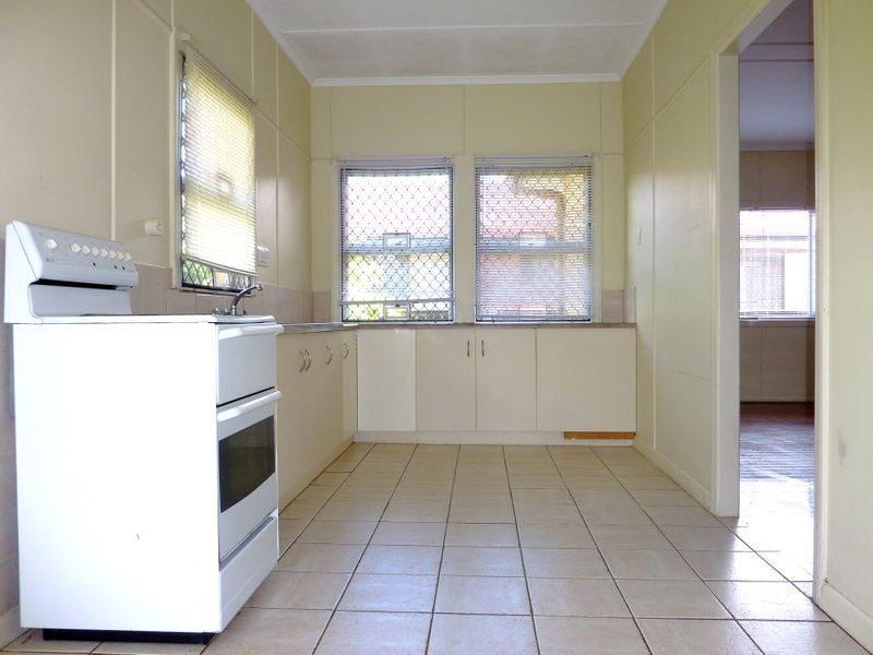 24 Sunshine Parade, Miami QLD 4220