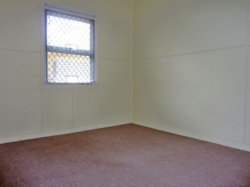 24 Sunshine Parade, Miami QLD 4220
