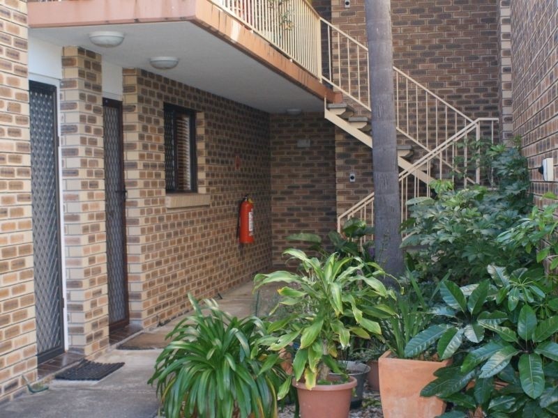 2/41 Karbunya Street, Mermaid Waters QLD 4218