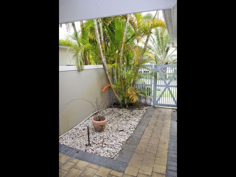 25/16 Crescent Avenue, Mermaid Beach QLD 4218