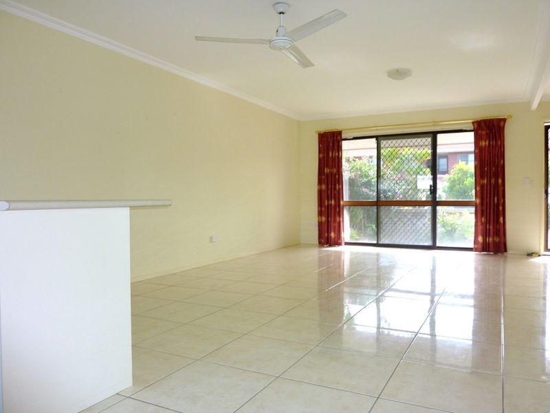 1/52 Bordeaux Parade, Mermaid Waters QLD 4218