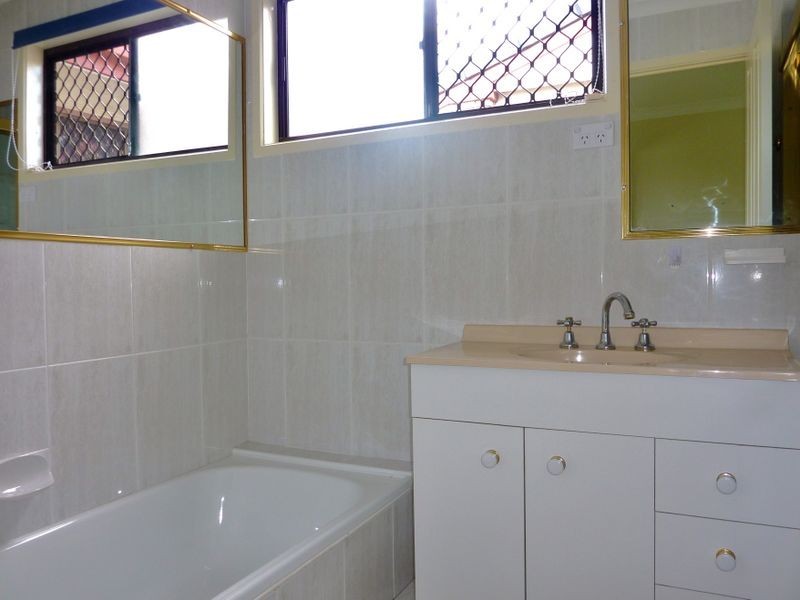 1/52 Bordeaux Parade, Mermaid Waters QLD 4218