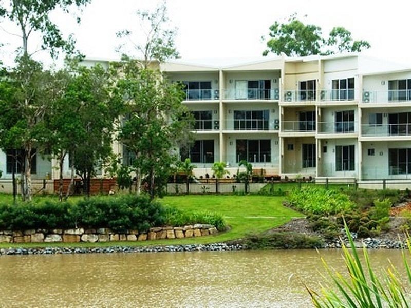 35 Azzura Drive, Varsity Lakes QLD 4227