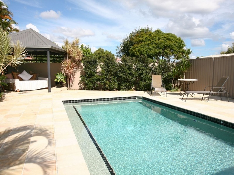 140 Santa Cruz Boulevard, Clear Island Waters QLD 4226