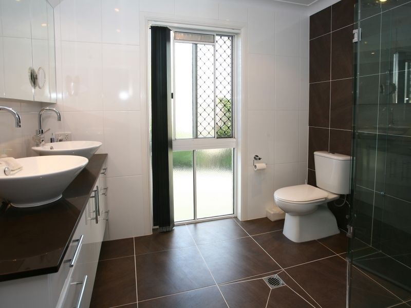 140 Santa Cruz Boulevard, Clear Island Waters QLD 4226