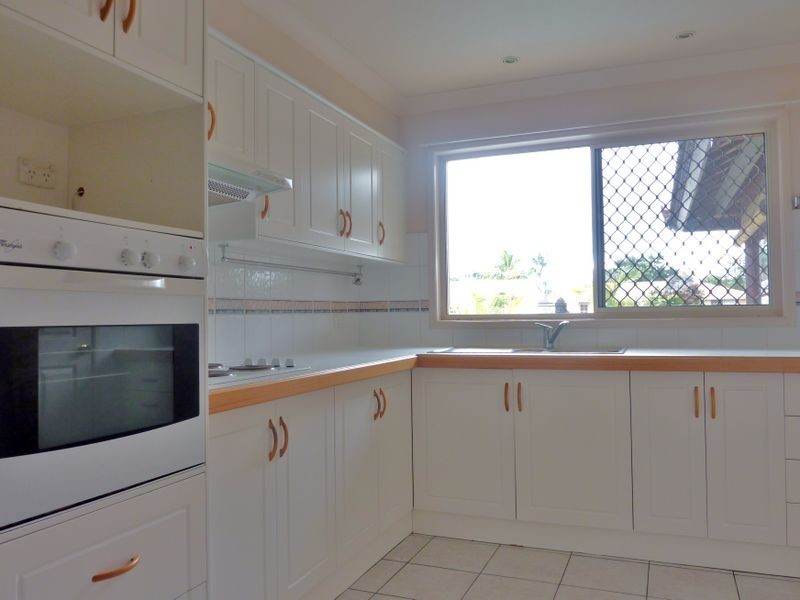 37 Poinciana Boulevard, Broadbeach Waters QLD 4218