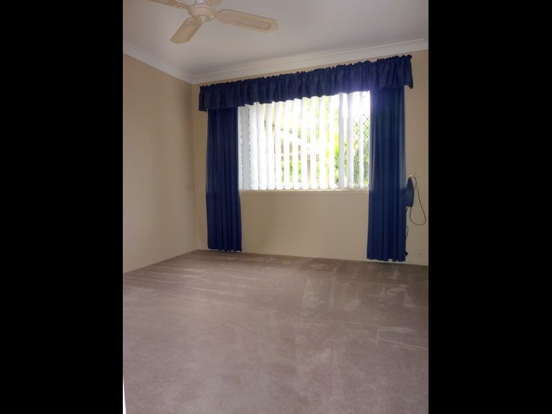 37 Poinciana Boulevard, Broadbeach Waters QLD 4218