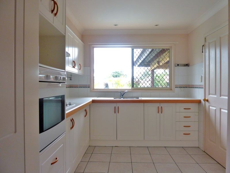 37 Poinciana Boulevard, Broadbeach Waters QLD 4218