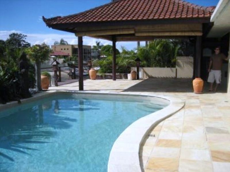 37 Poinciana Boulevard, Broadbeach Waters QLD 4218