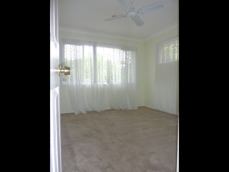 37 Poinciana Boulevard, Broadbeach Waters QLD 4218
