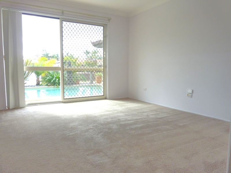 37 Poinciana Boulevard, Broadbeach Waters QLD 4218