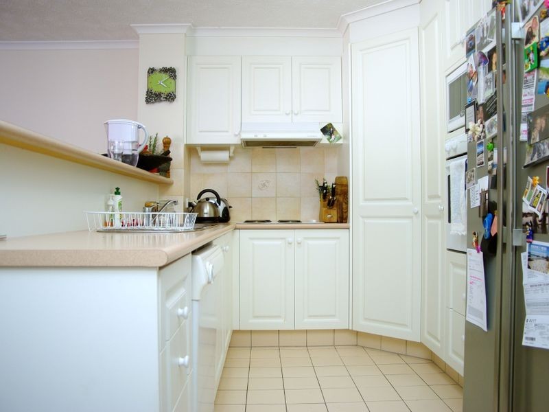 2/2489-2491 Gold Coast Highway, Mermaid Beach QLD 4218