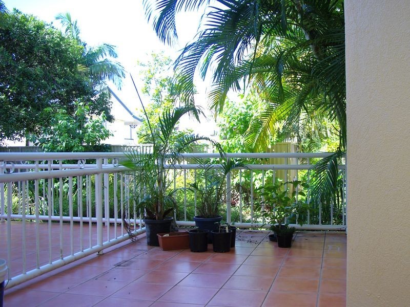 2/2489-2491 Gold Coast Highway, Mermaid Beach QLD 4218