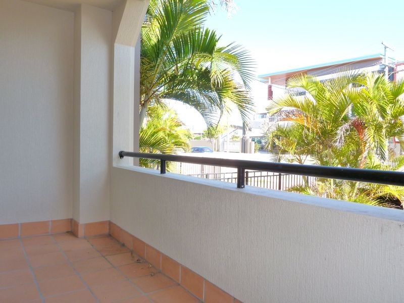 1/5 Sportsman Avenue, Mermaid Waters QLD 4218