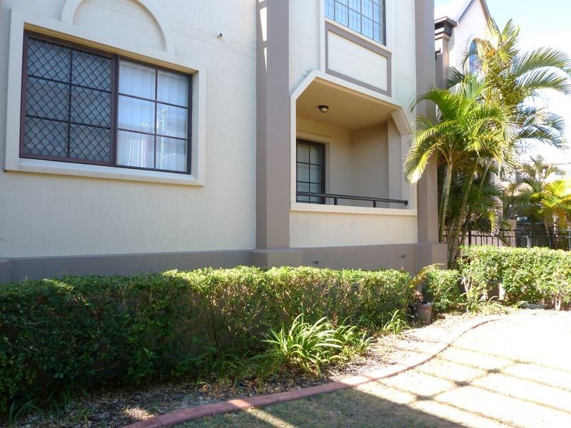 1/5 Sportsman Avenue, Mermaid Waters QLD 4218