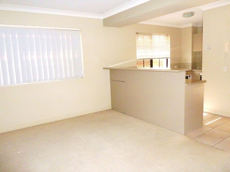 1/5 Sportsman Avenue, Mermaid Waters QLD 4218