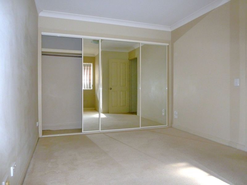 1/5 Sportsman Avenue, Mermaid Waters QLD 4218