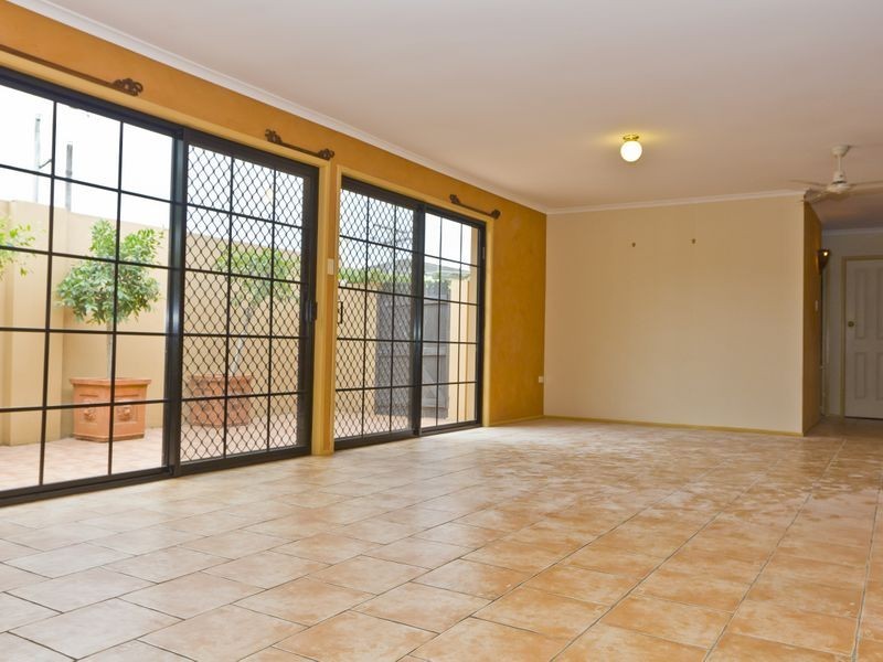 39 Warrina Crescent, Burleigh Waters QLD 4220