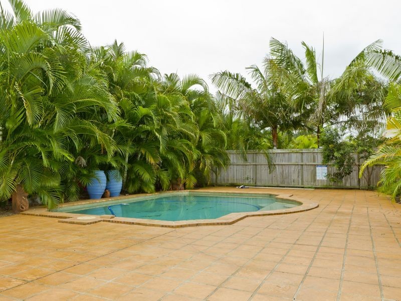 39 Warrina Crescent, Burleigh Waters QLD 4220