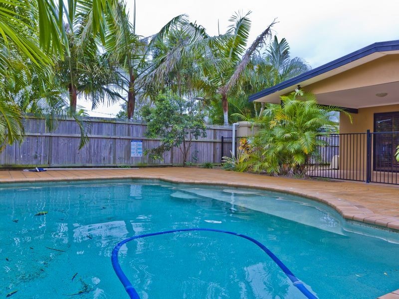 39 Warrina Crescent, Burleigh Waters QLD 4220