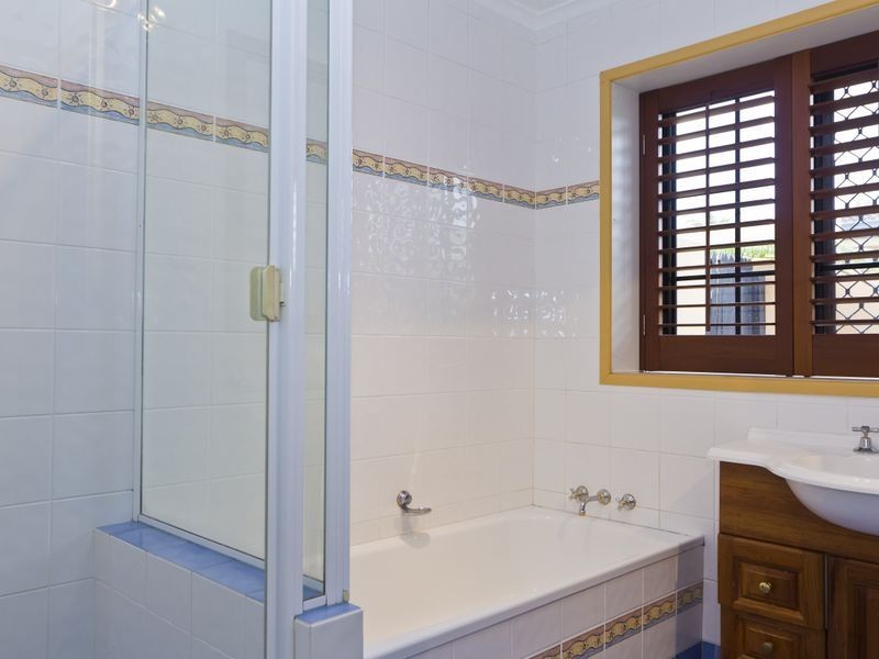 39 Warrina Crescent, Burleigh Waters QLD 4220